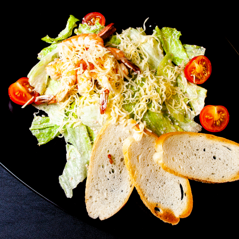 Салат Цезарь с креветкой