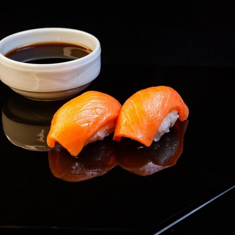 Суши с лососем (2шт в порции)