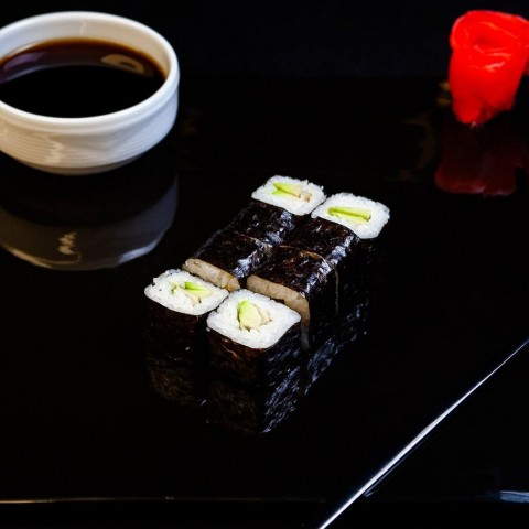 Маки с авокадо