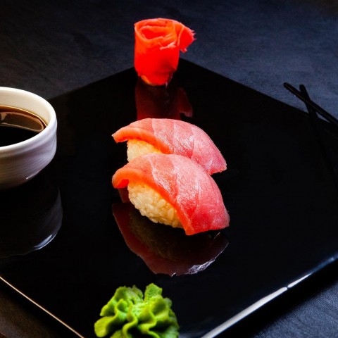 Суши с тунцом